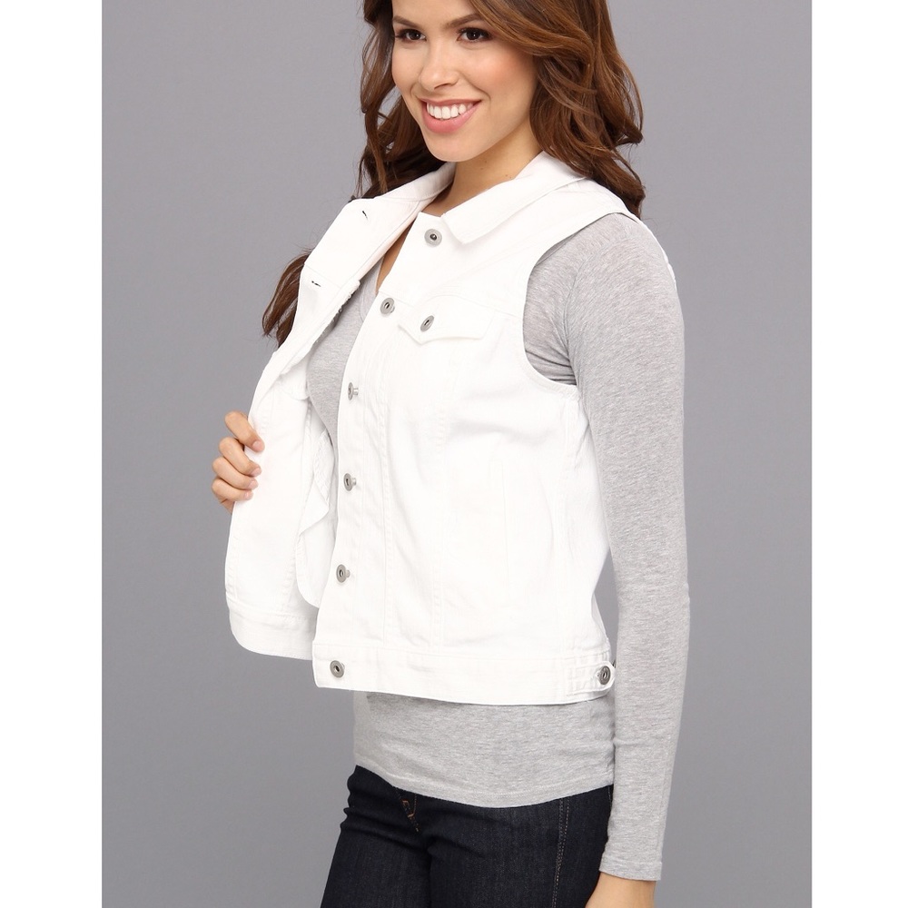 WHITE-WASH LIGHTLY DISTRESSED DENIM VEST 🏳️